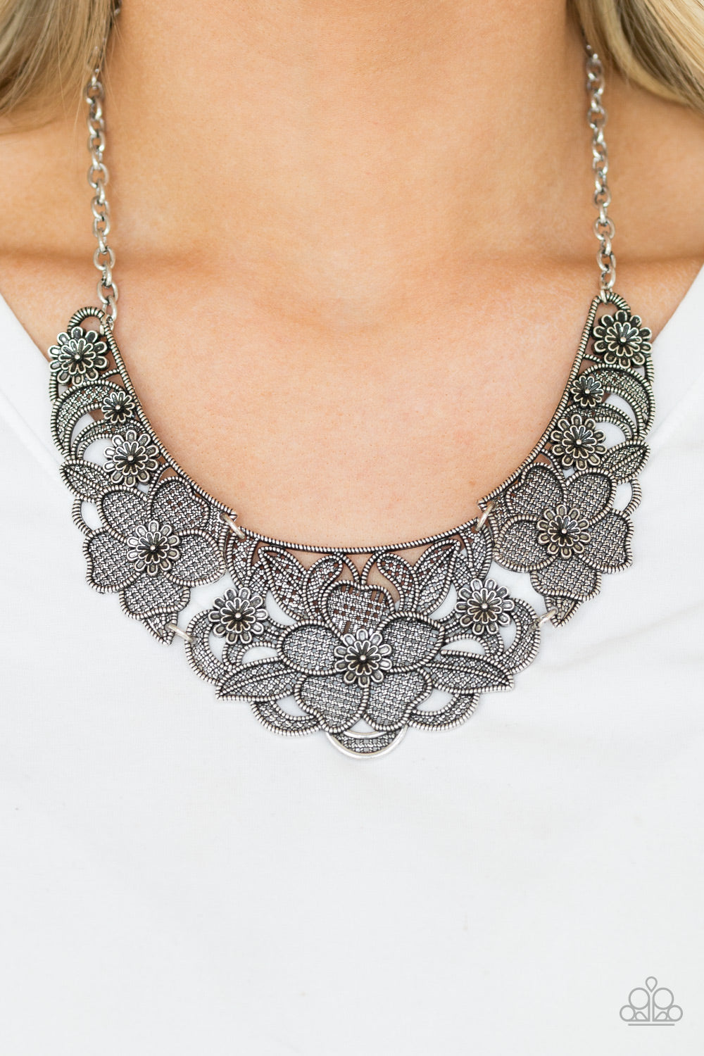 Paparazzi ♥ Petunia Paradise - Silver ♥  Necklace