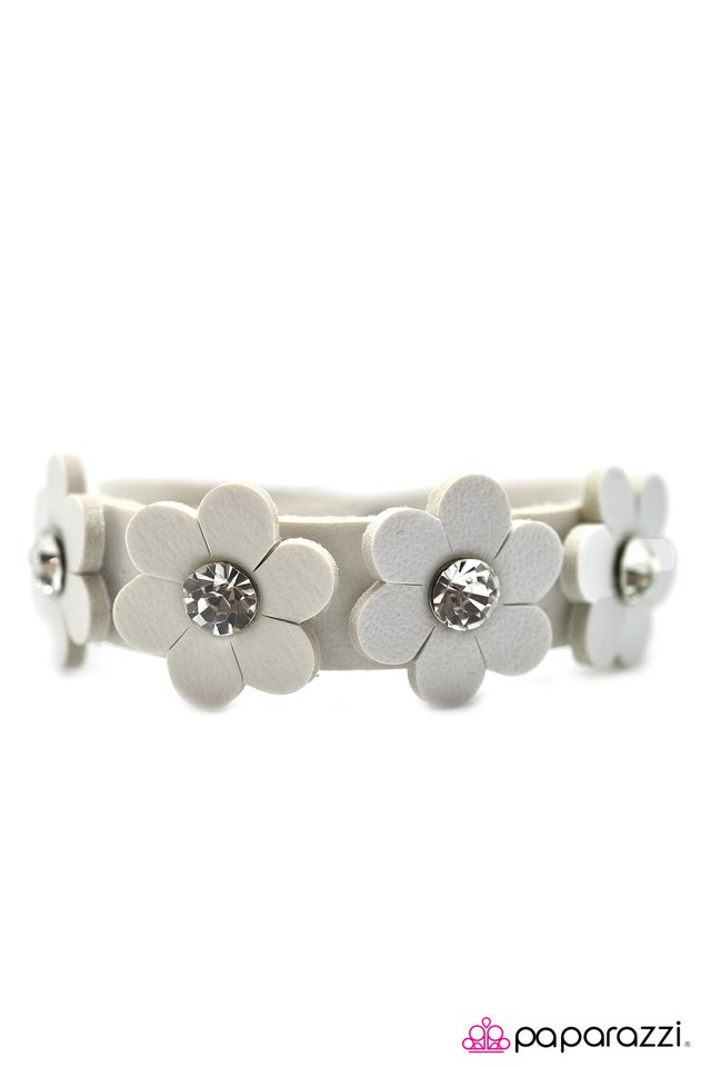 Paparazzi ♥ Poker Face - White ♥ Bracelet