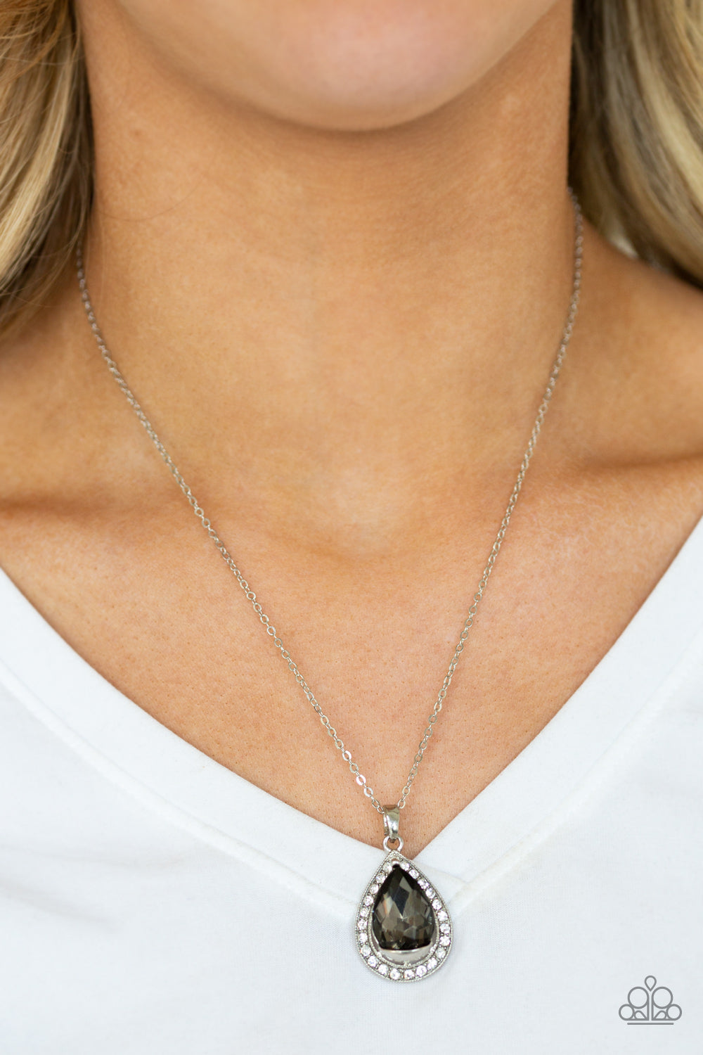 Paparazzi ♥ Because Im Queen - Silver ♥  Necklace