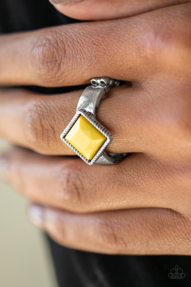 Paparazzi ♥ Stylishly Fair and Square - Yellow ♥ Ring