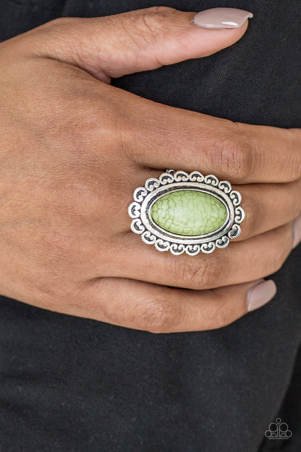 Paparazzi ♥ Madly Nomad - Green ♥  Ring