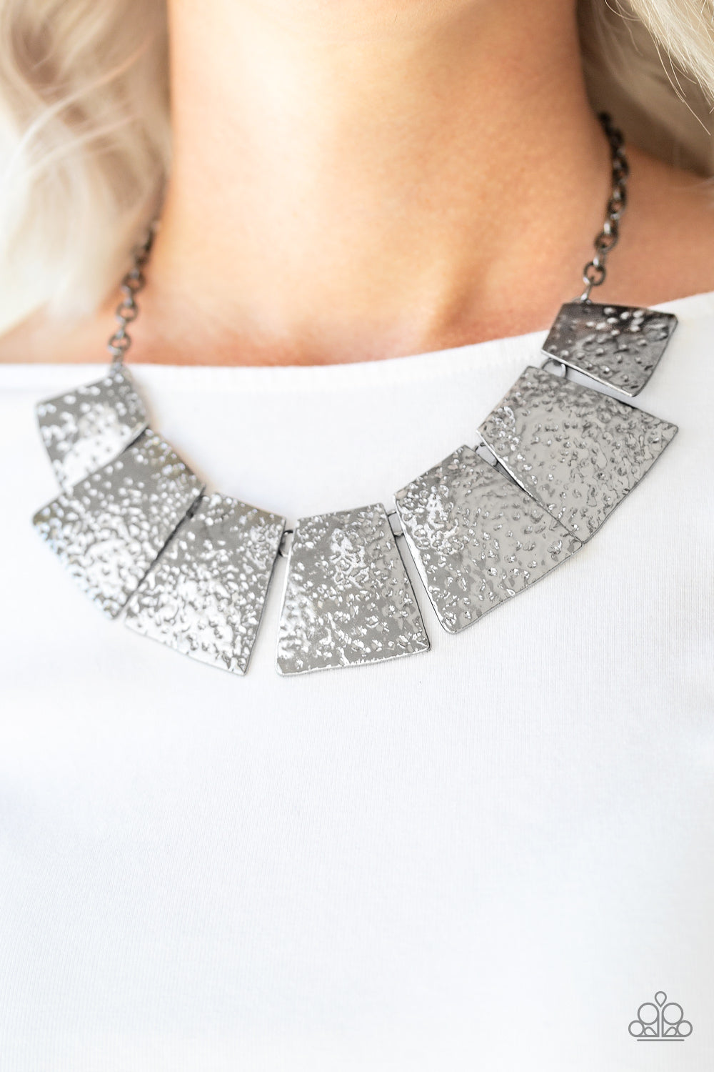 Paparazzi ♥ Here Comes The Huntress - Silver ♥  Necklace