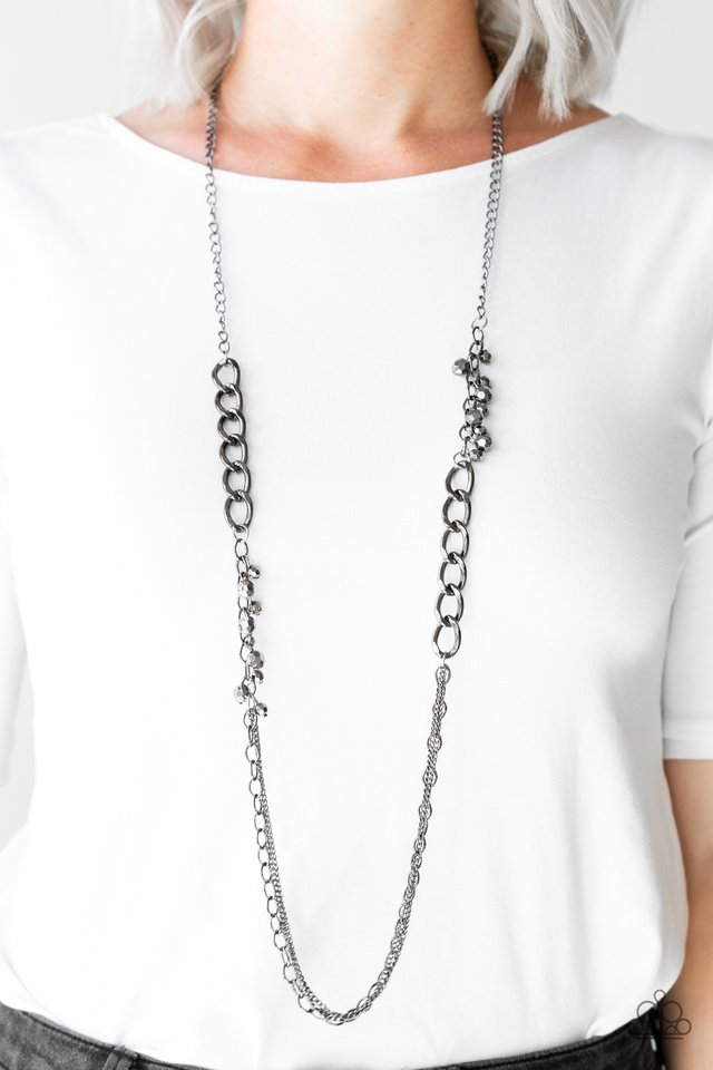 Paparazzi ♥ Mega Megacity - Black ♥ Necklace