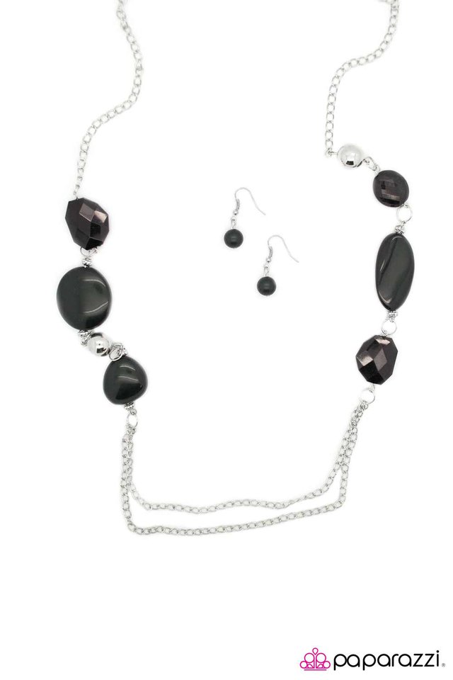 Paparazzi ♥ A Shot In the Dark - Black ♥ Necklace