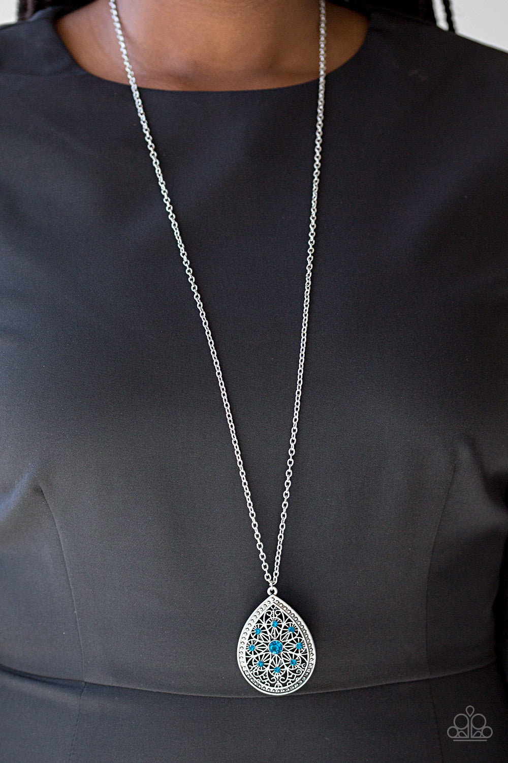 Paparazzi ♥ I Am Queen - Blue ♥  Necklace