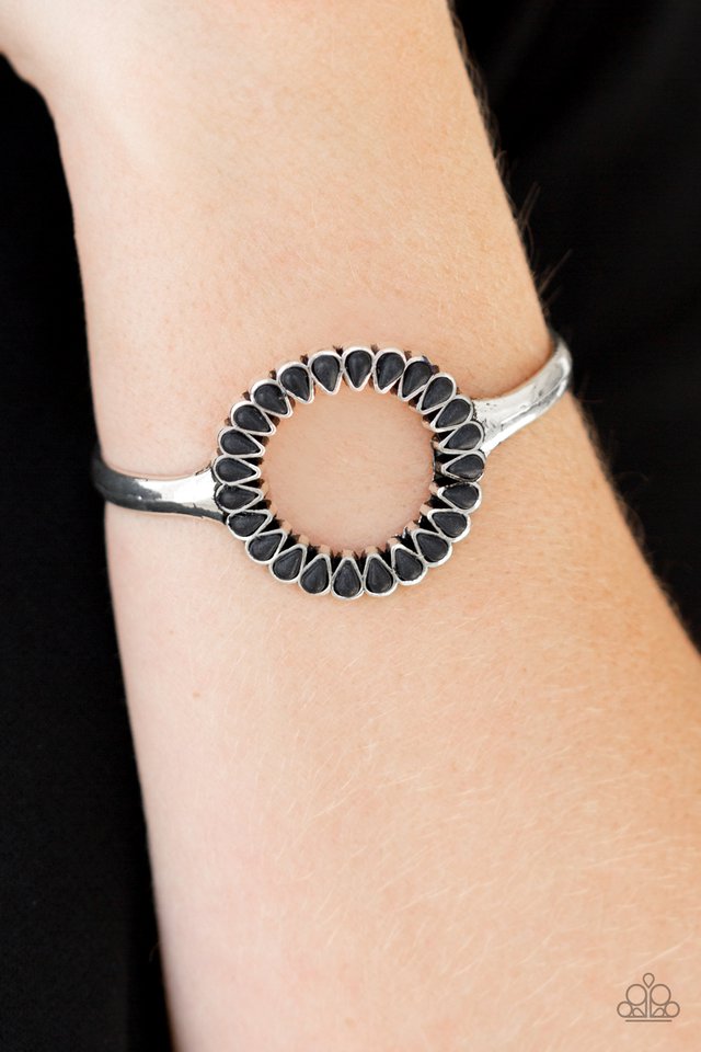 Paparazzi ♥ Divinely Desert - Black ♥ Bracelet