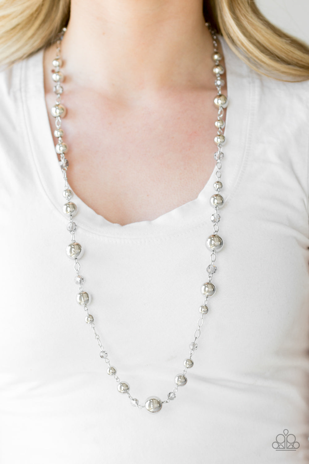 Paparazzi ♥ Modernly Majestic - Silver ♥  Necklace