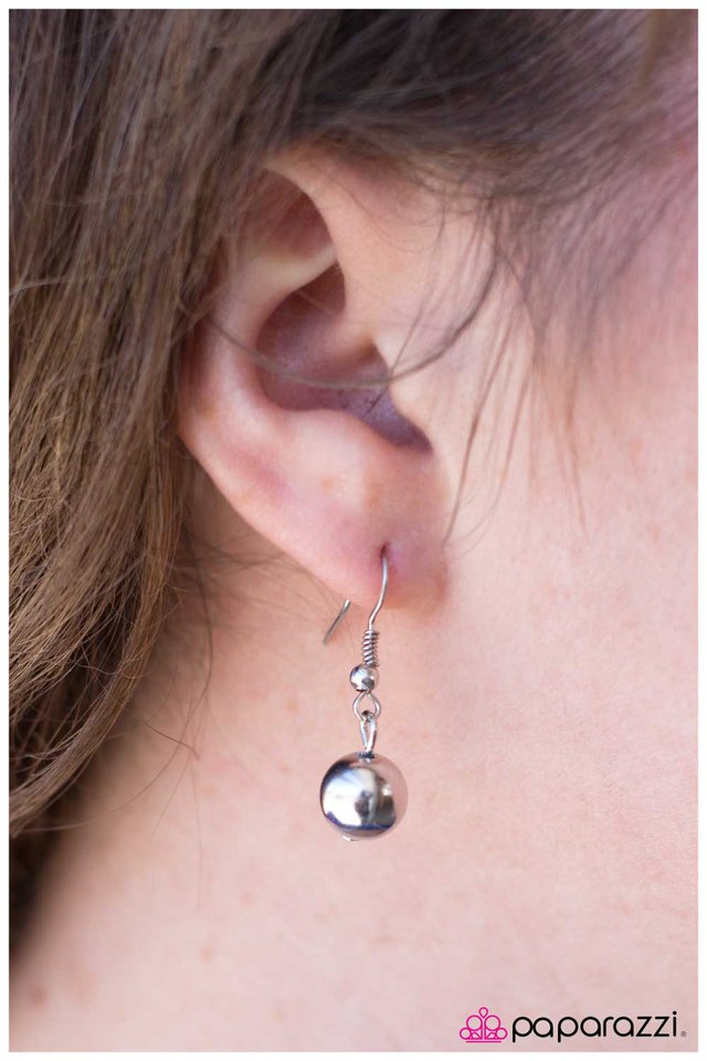 Paparazzi ♥ Get Off the Ground - Silver ♥ Necklace