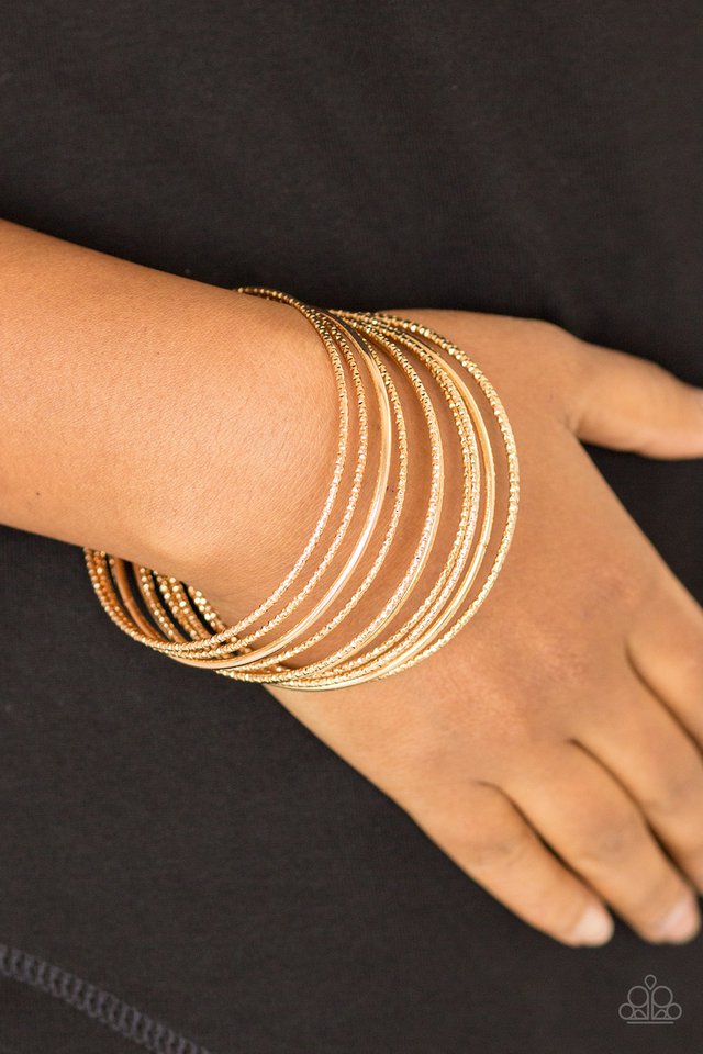 Paparazzi ♥ Bangle Babe - Gold ♥ Bracelet