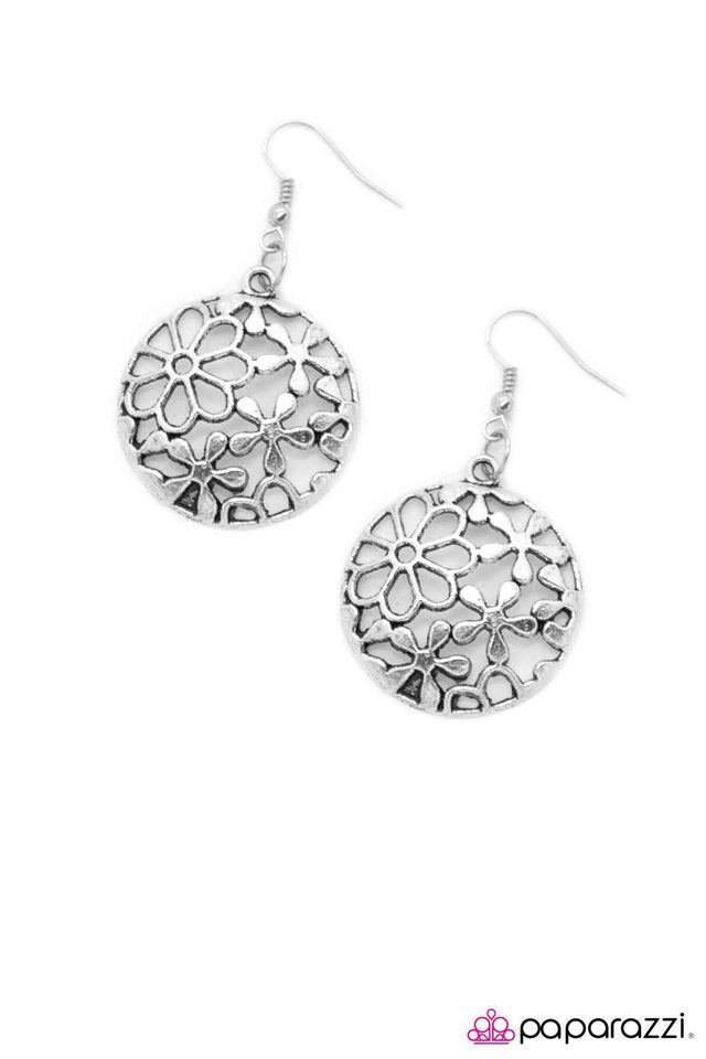 Paparazzi ♥ Playing the Field - Silver ♥ Earrings