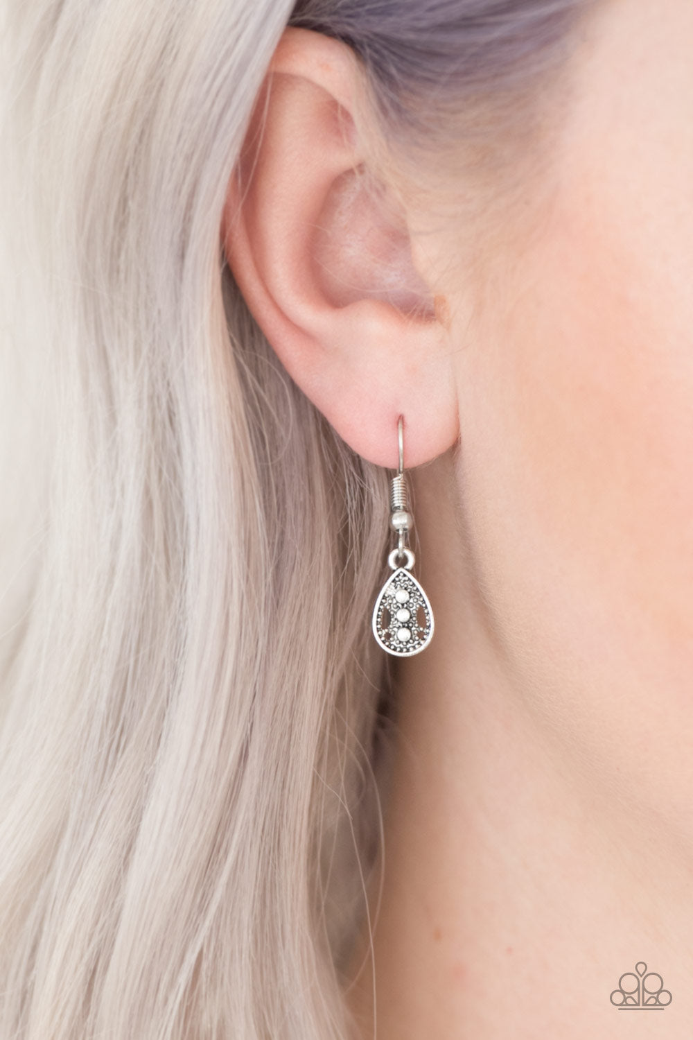 Paparazzi ♥ Radiant Rainfall - Green ♥  Necklace