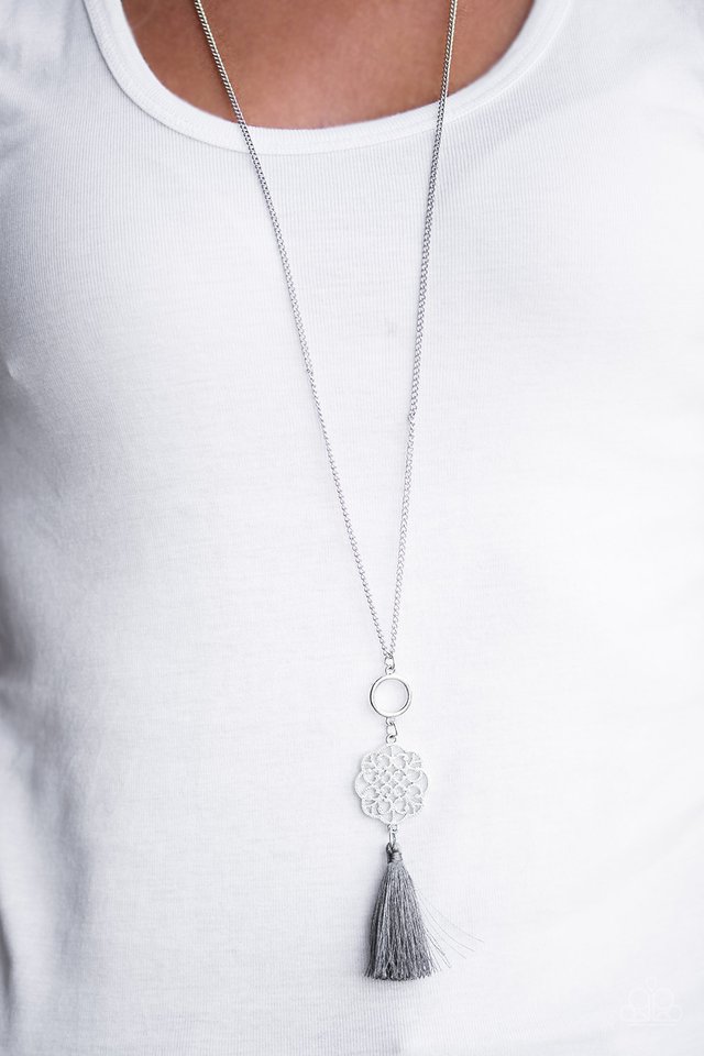 Paparazzi ♥ Lotus Lounge - Silver ♥ Necklace