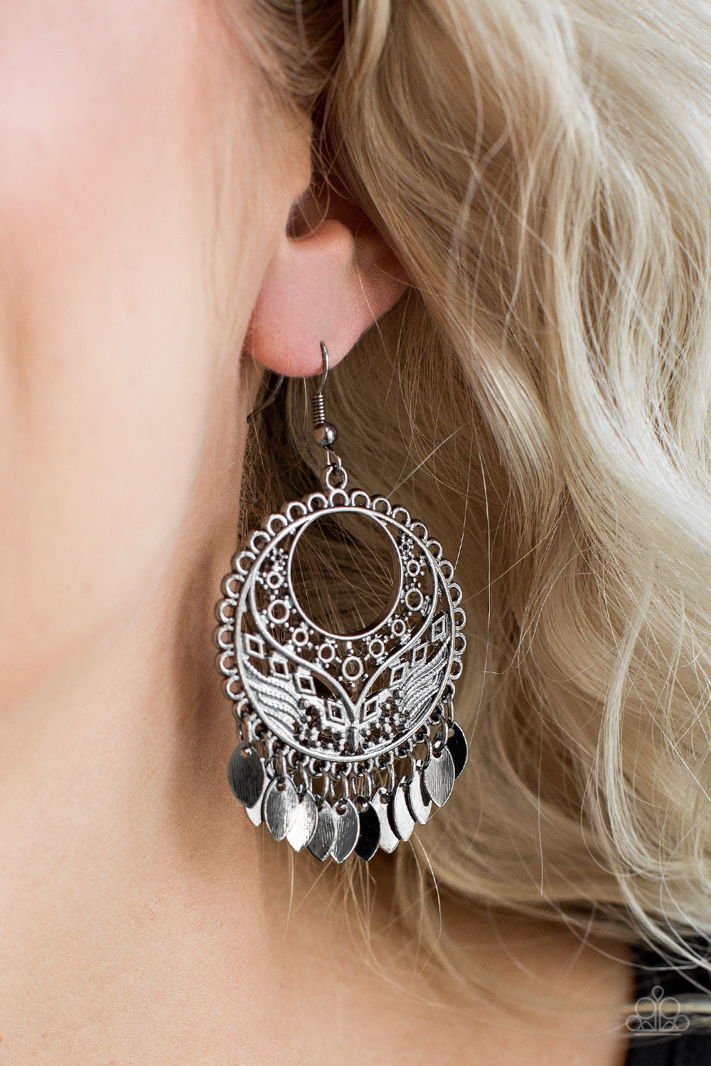 Paparazzi ♥ Far Off Horizons - Black ♥  Earrings
