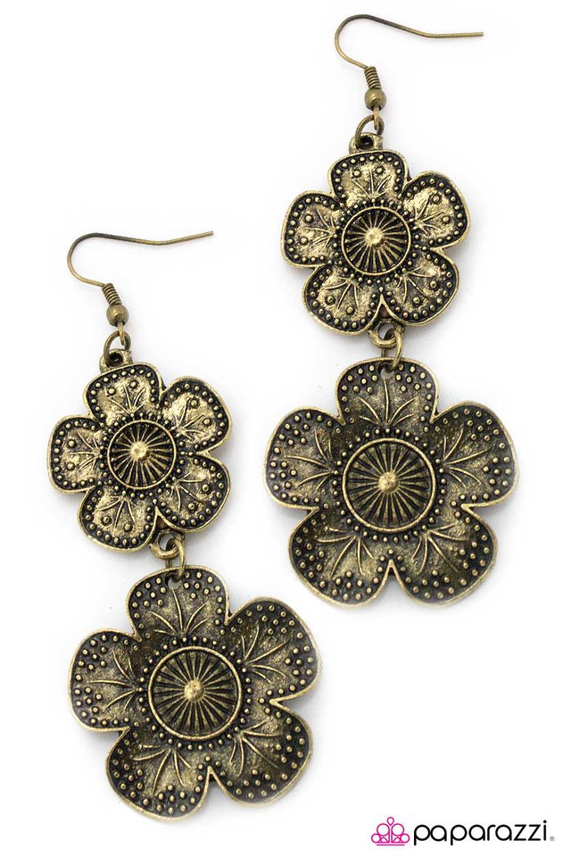 Paparazzi ♥ For the Life Of Me - Brass ♥ Earrings