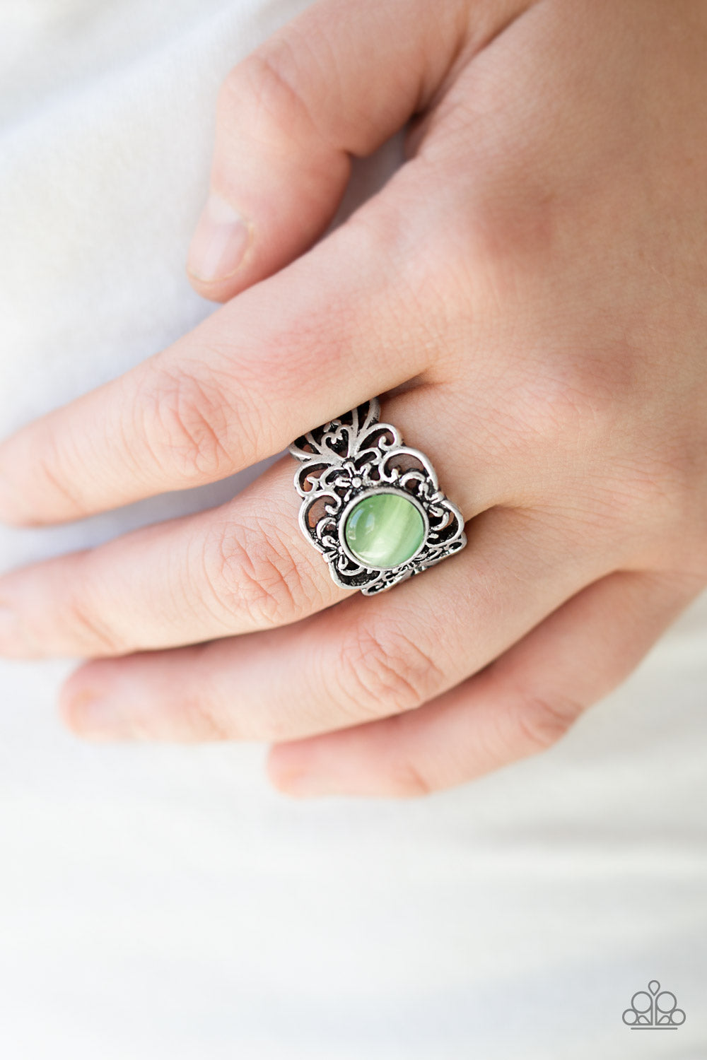 Paparazzi ♥ Vienna View - Green ♥  Ring