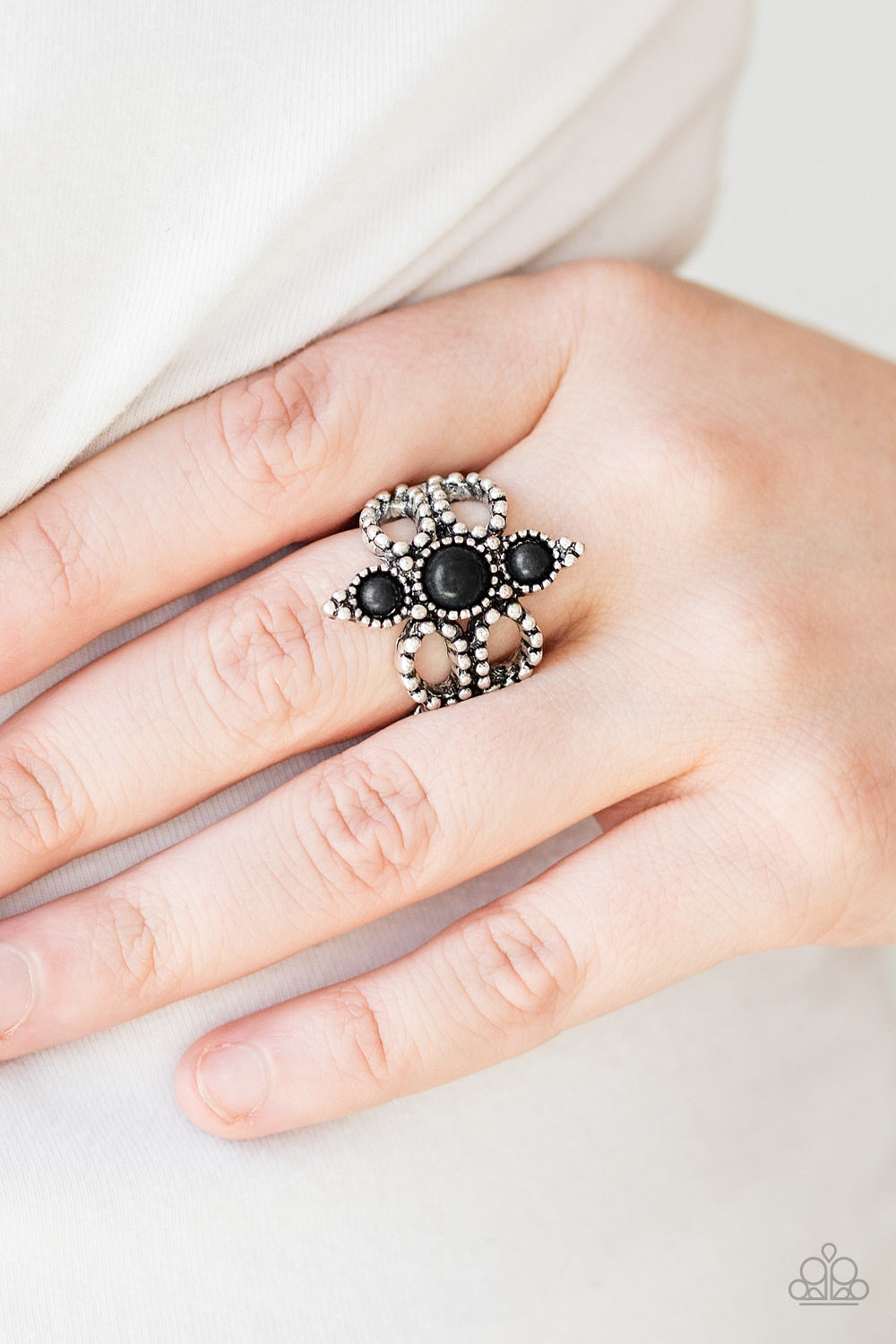 Paparazzi ♥ Outback Oasis - Black ♥  Ring