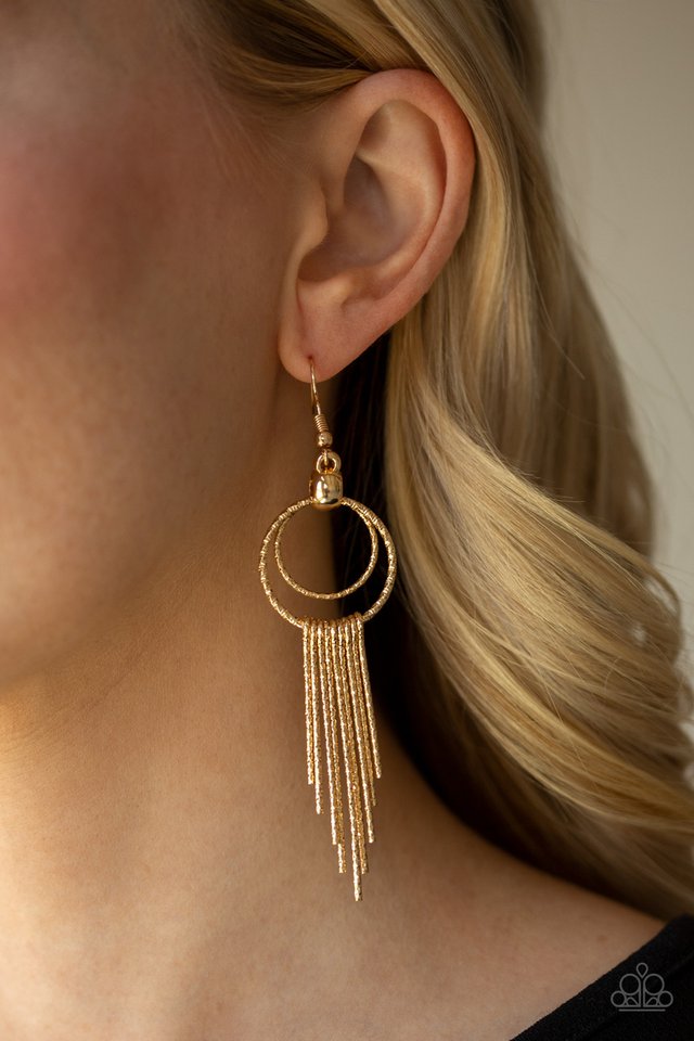 Paparazzi ♥ Eye-Catching Edge - Gold ♥ Earrings