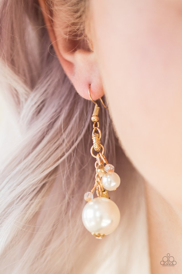 Paparazzi ♥ Timelessly Traditional - Gold ♥ Earrings