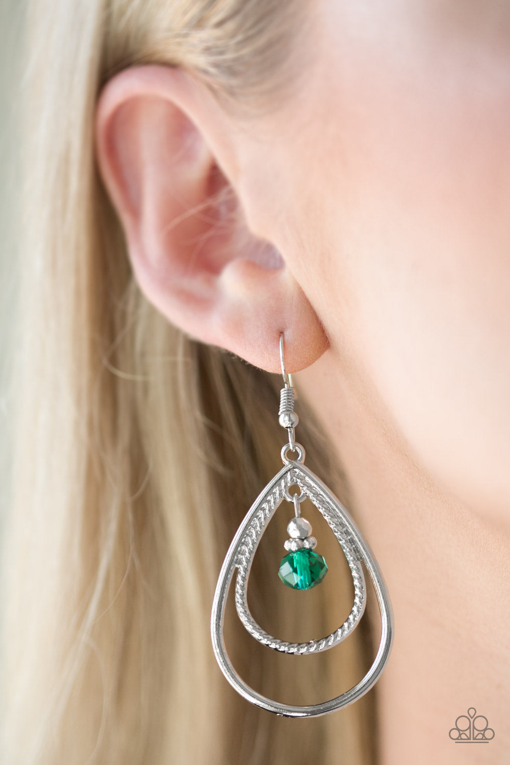 Paparazzi ♥ REIGN On My Parade - Green ♥  Earrings