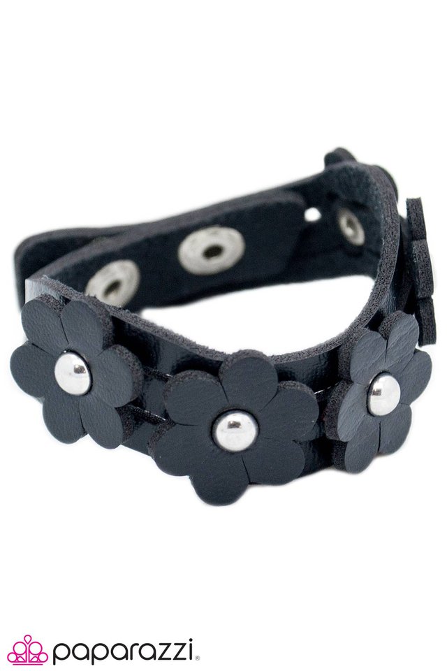 Paparazzi ♥ All In A Row - Black ♥ Bracelet