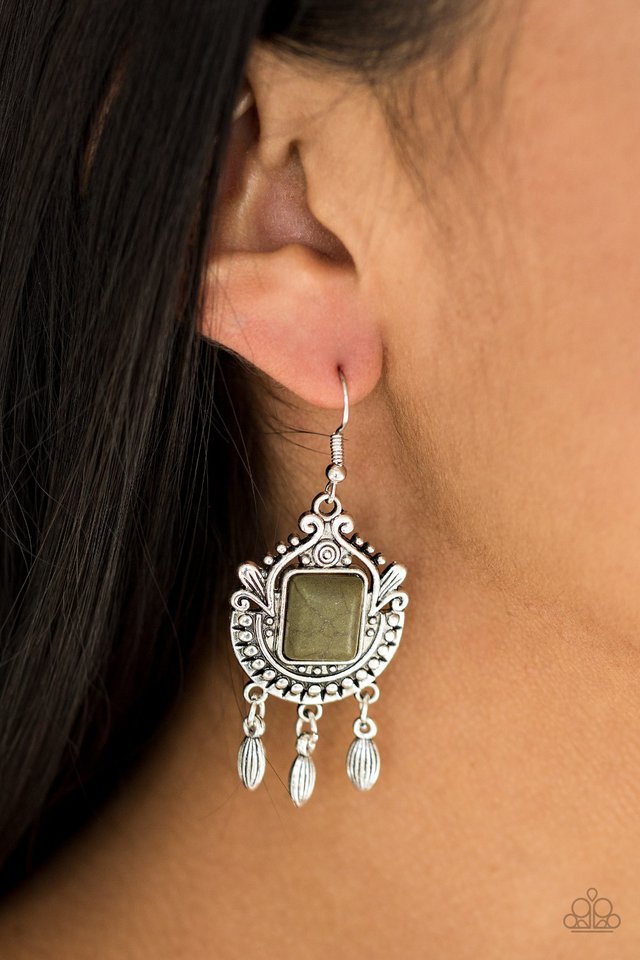 Paparazzi ♥ Open Pastures - Green ♥ Earrings