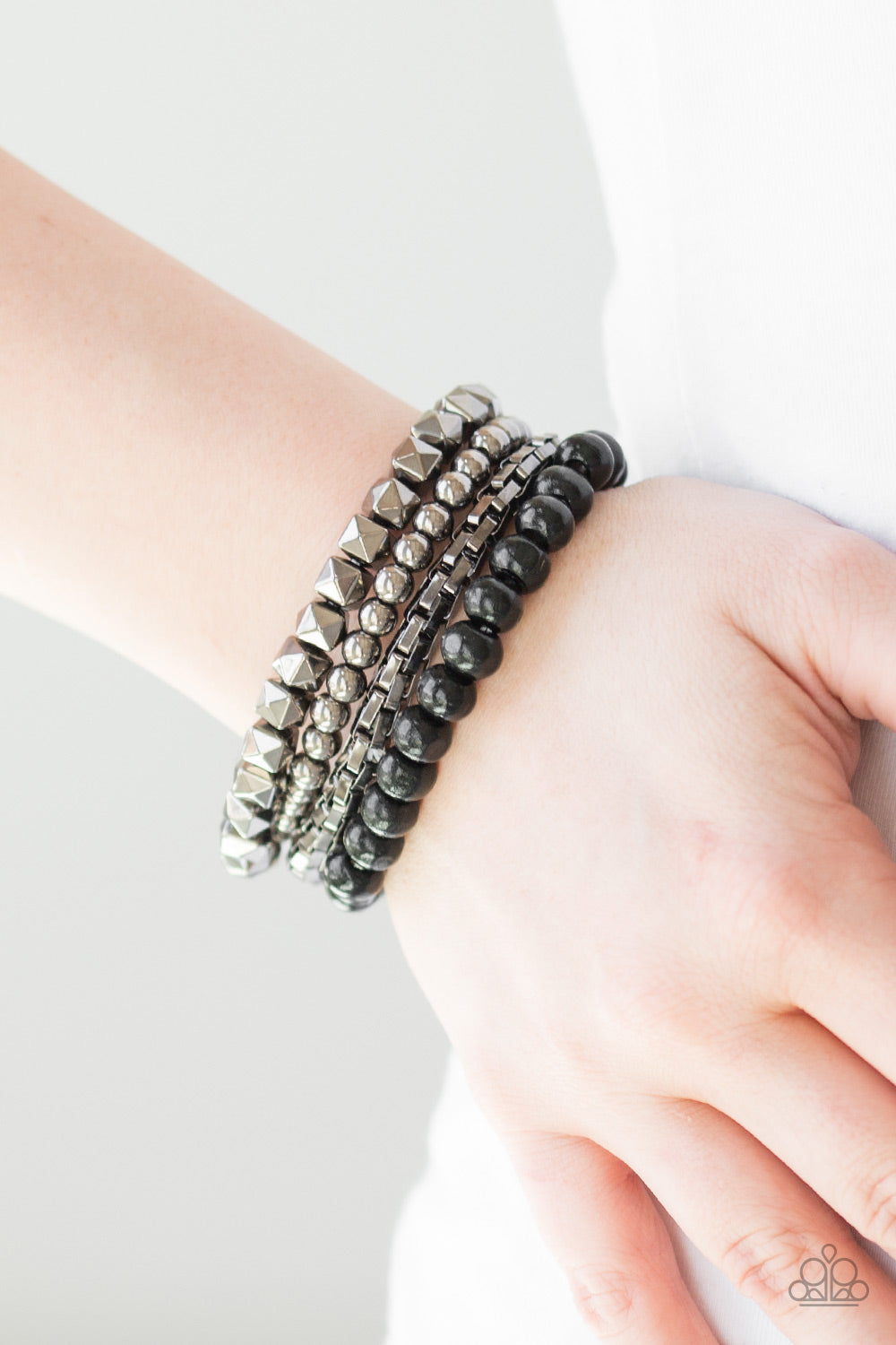 Paparazzi ♥ Retro Rocker - Black ♥  Bracelet