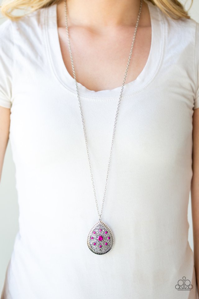 Paparazzi ♥ I Am Queen - Pink ♥ Necklace