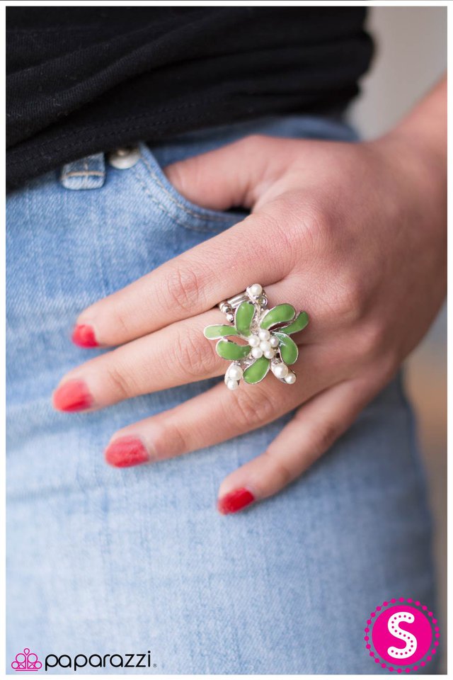 petals-and-pearls-p4wh-grxx-009xx