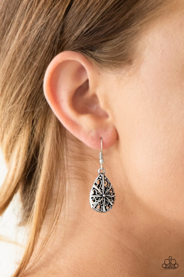 Paparazzi ♥ Western Wisteria - Silver ♥ Earrings