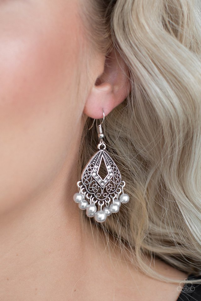 Paparazzi ♥ Gracefully Gatsby - Silver ♥ Earrings