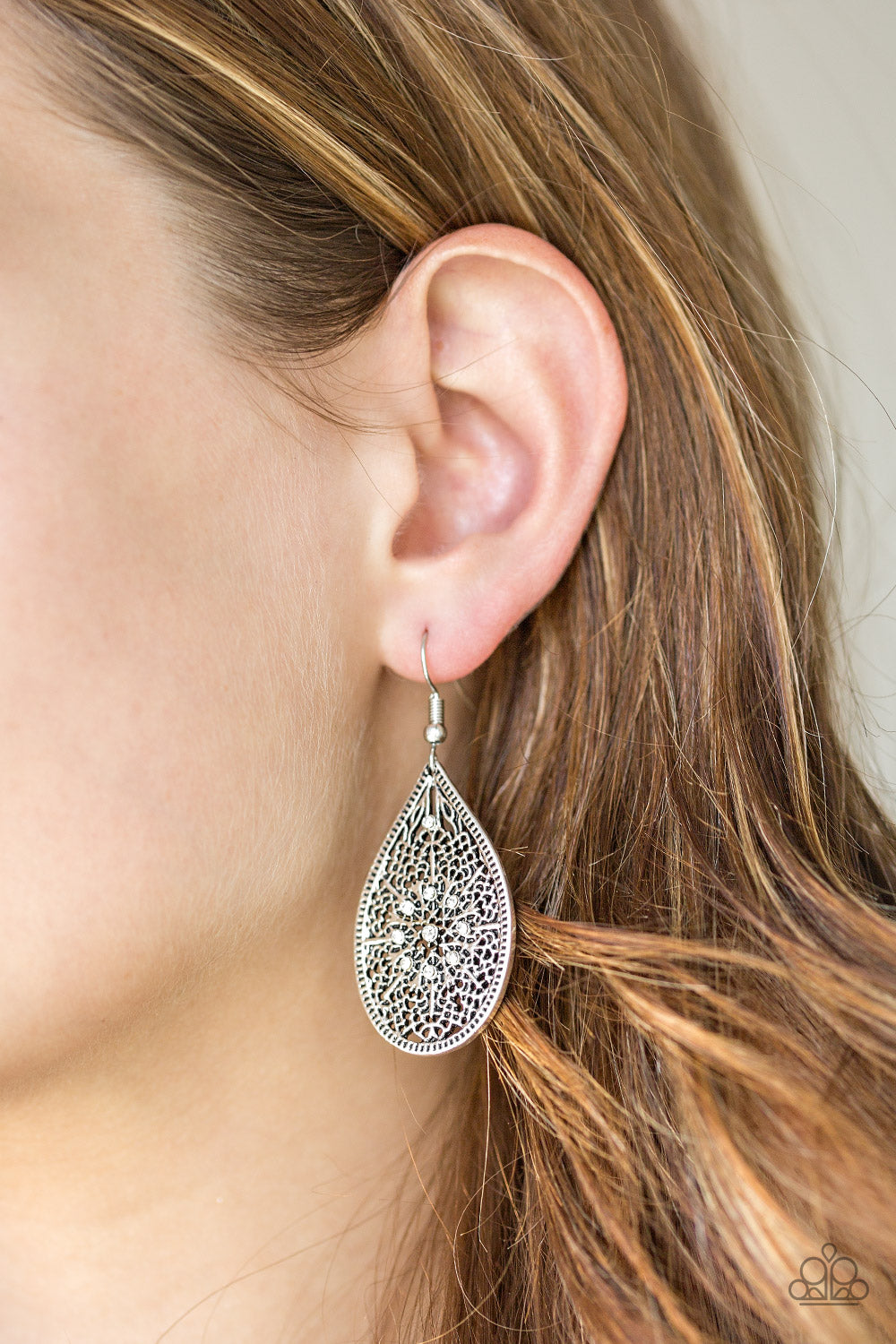 Paparazzi ♥ Dinner Party Posh - White ♥  Earrings