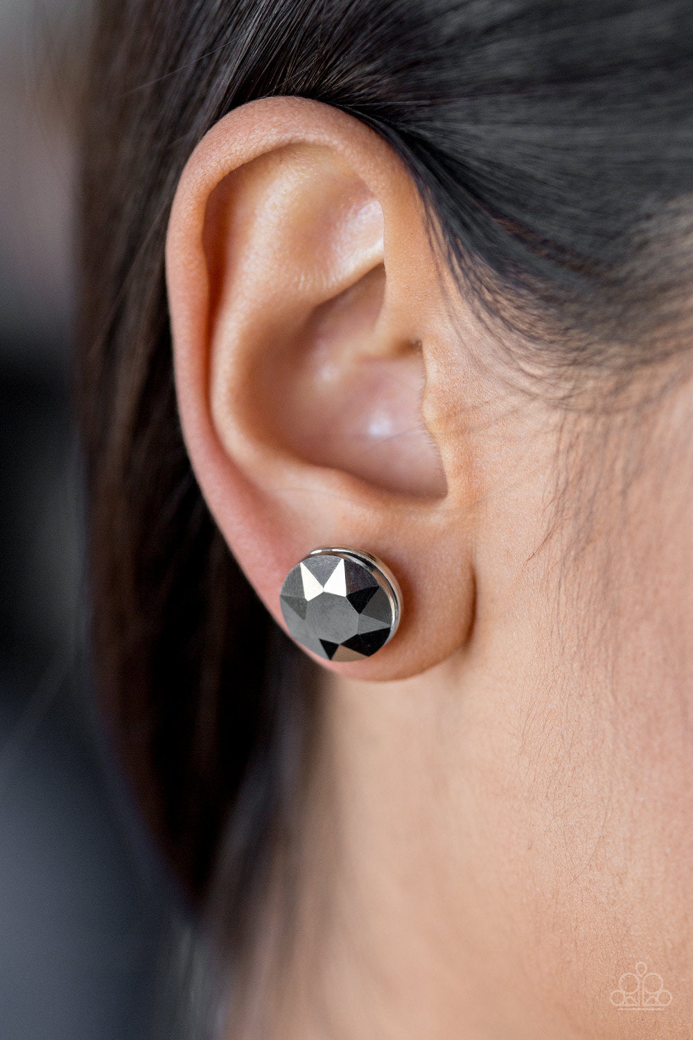 Paparazzi ♥ GLOWING, GLOWING, Gone! - Silver ♥  Post Earrings