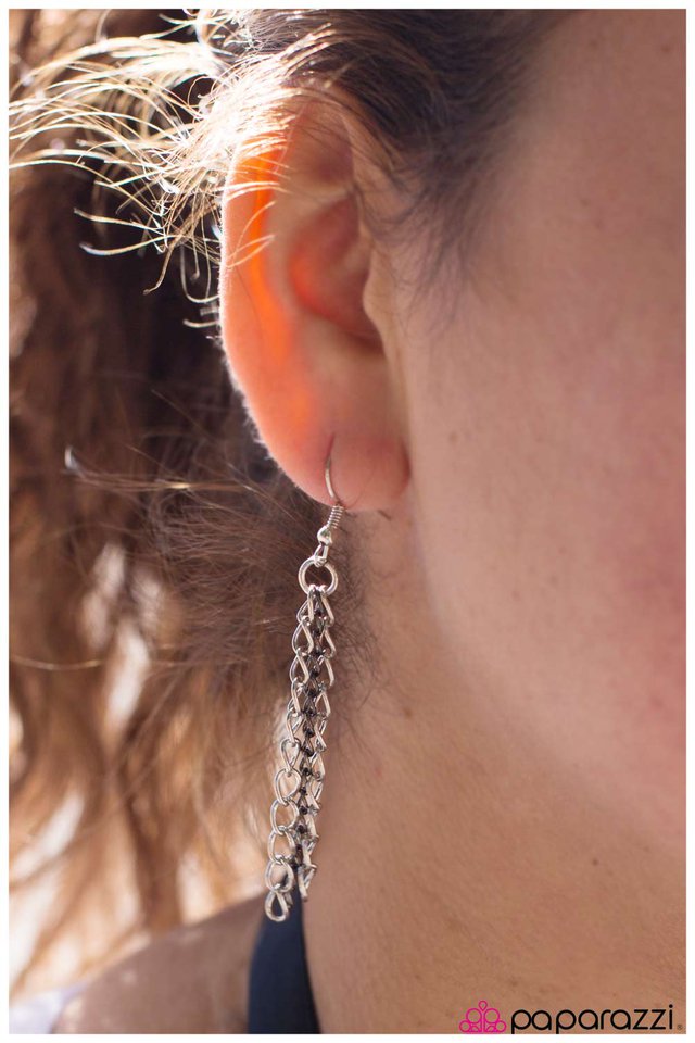 Paparazzi ♥ Delicately Dangerous - Black ♥ Necklace