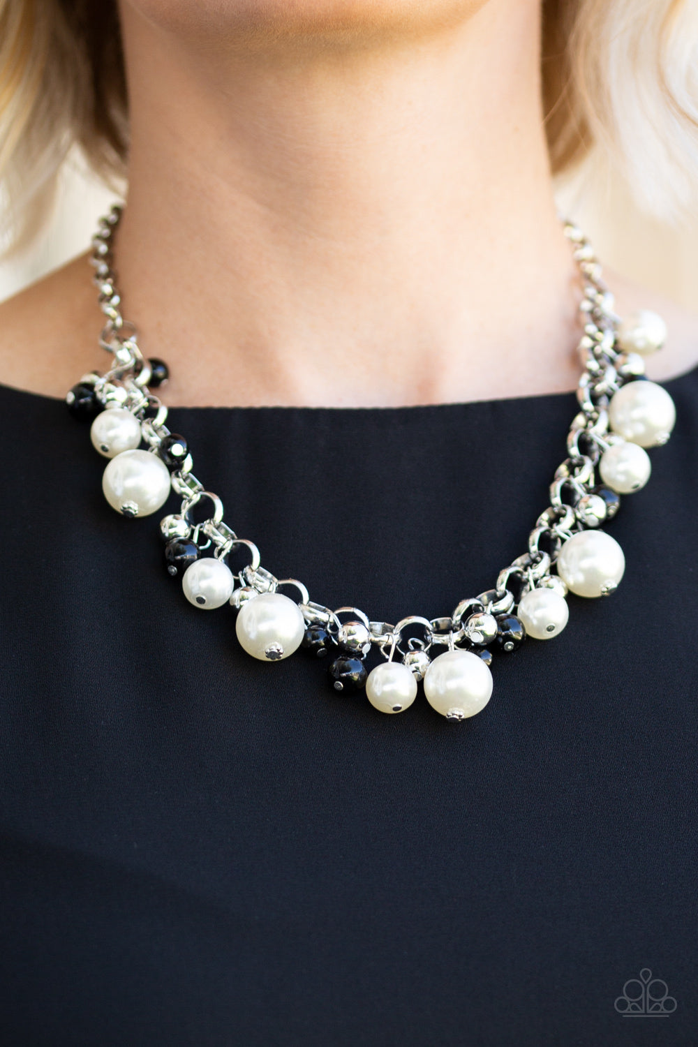 Paparazzi ♥ The Upstater - Black ♥  Necklace