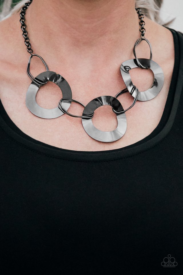 Paparazzi ♥ Modern Mechanics - Black ♥ Necklace