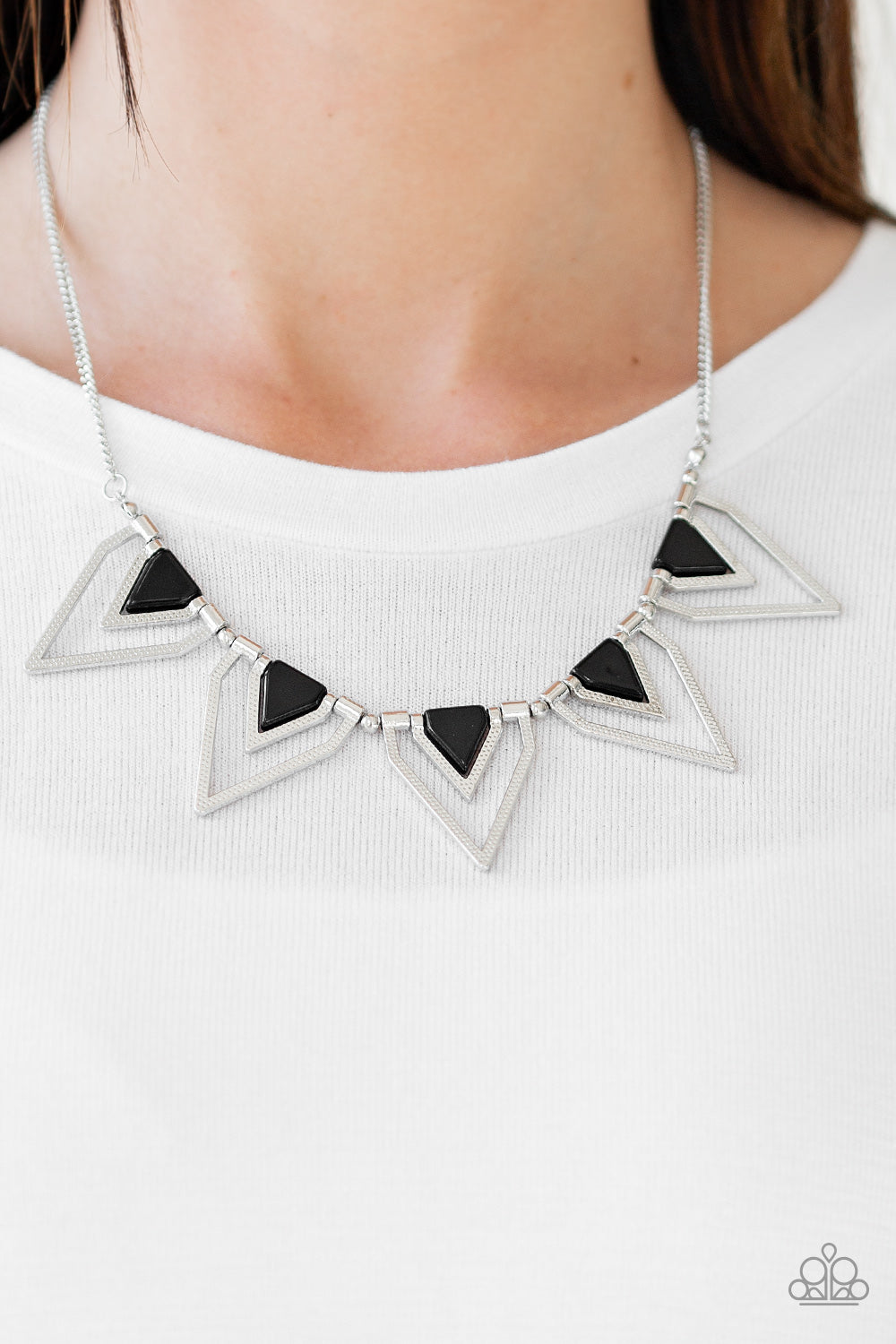 Paparazzi ♥ The Pack Leader - Black ♥  Necklace