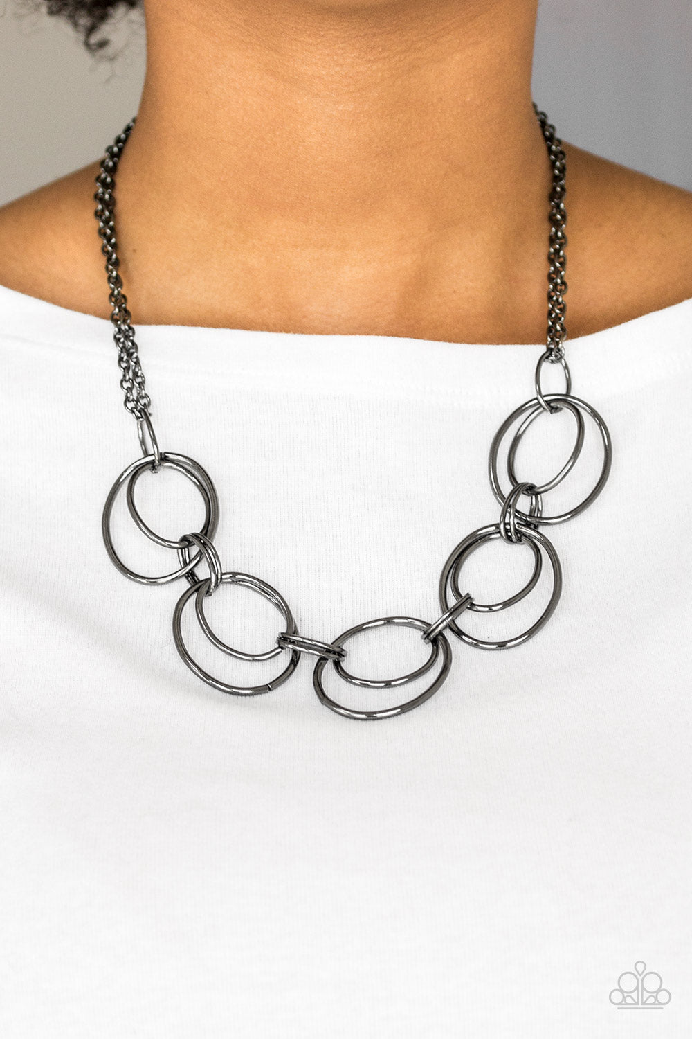 Paparazzi ♥ Urban Orbit - Black ♥  Necklace