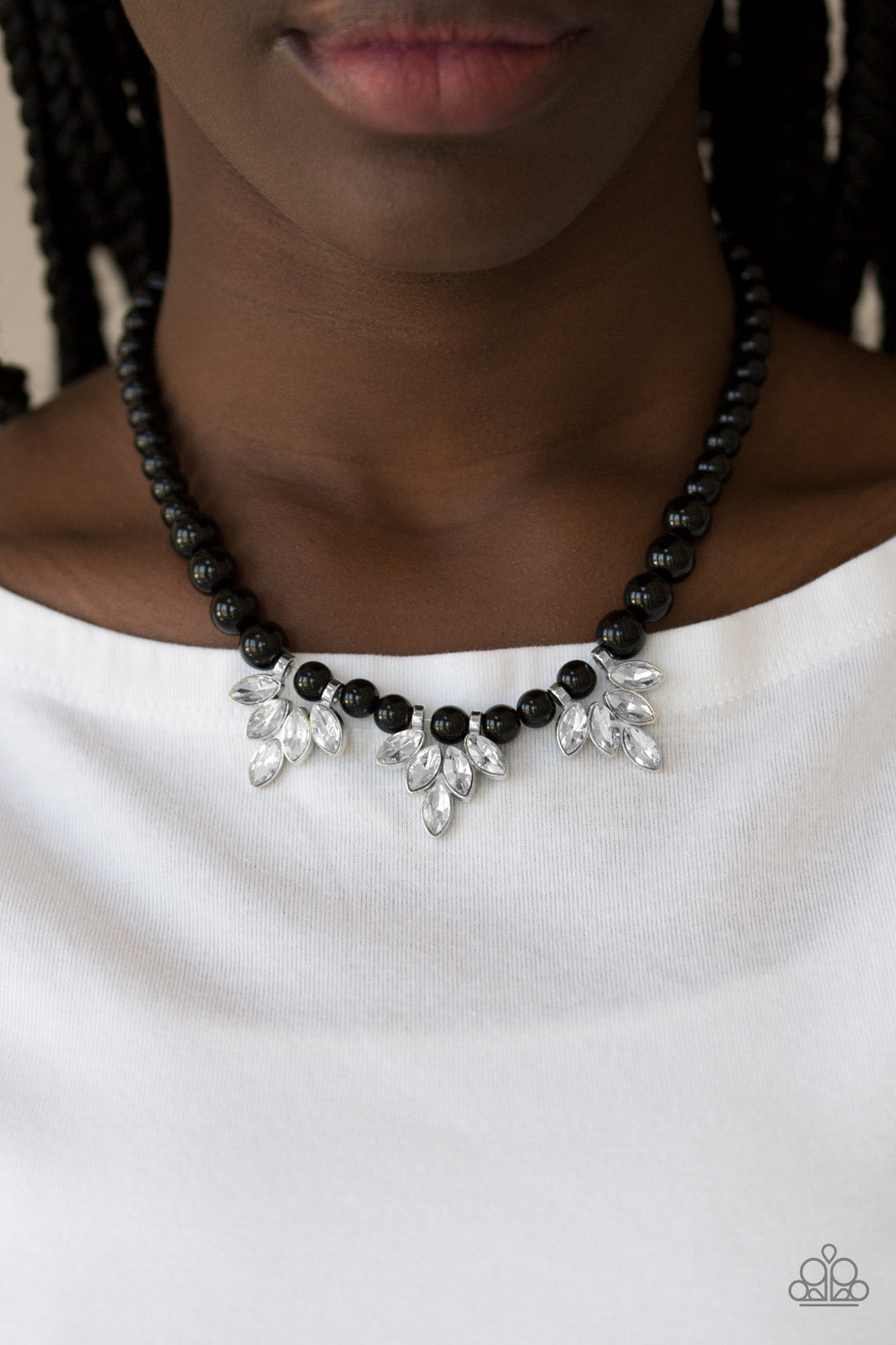 Paparazzi ♥ Society Socialite - Black ♥  Necklace