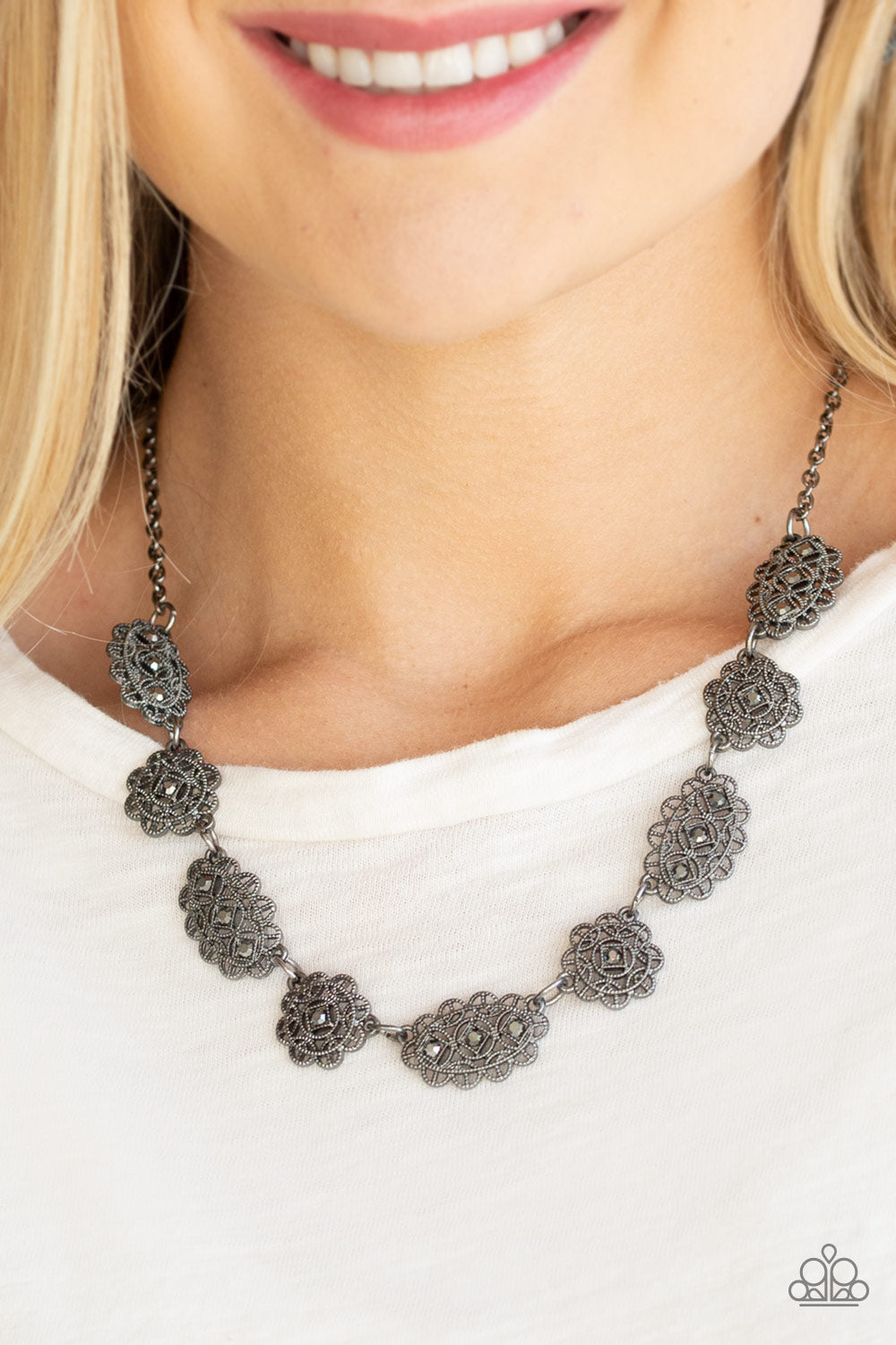 Paparazzi ♥ Vintage Vogue - Black ♥  Necklace