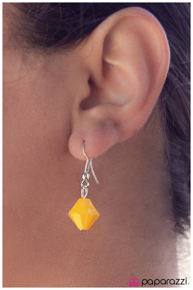 Paparazzi ♥ Just Dropping By - Yellow ♥ Necklace