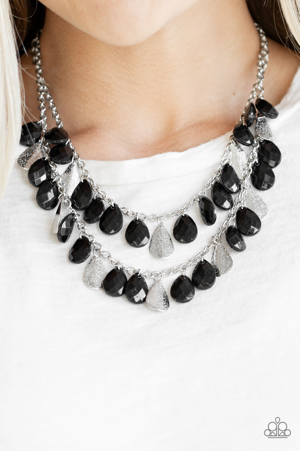 Paparazzi ♥ Life of the FIESTA - Black ♥  Necklace