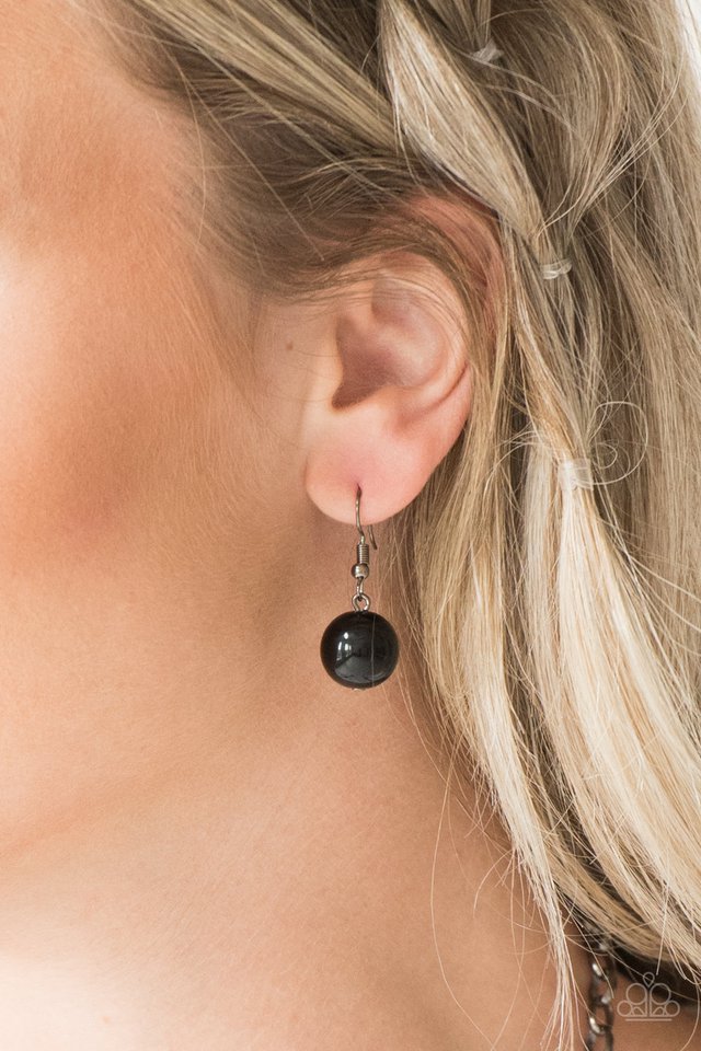 *Ordered 6/13* Paparazzi ♥ Fashion Fad - Black ♥ Necklace