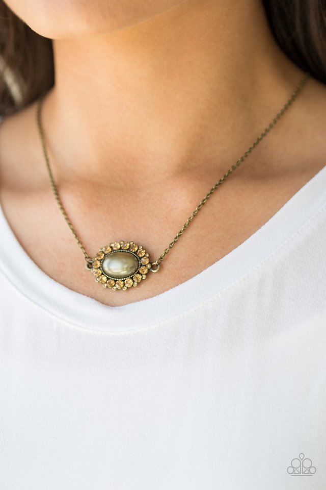 Paparazzi ♥ Stardom Shine - Brass ♥ Necklace