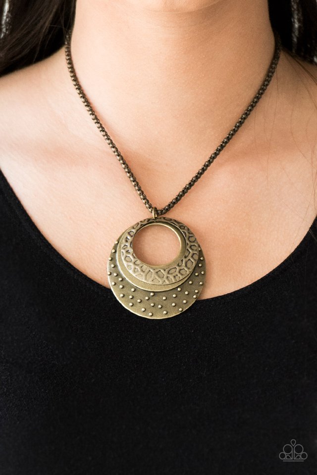 Paparazzi ♥ Texture Trio - Brass ♥ Necklace