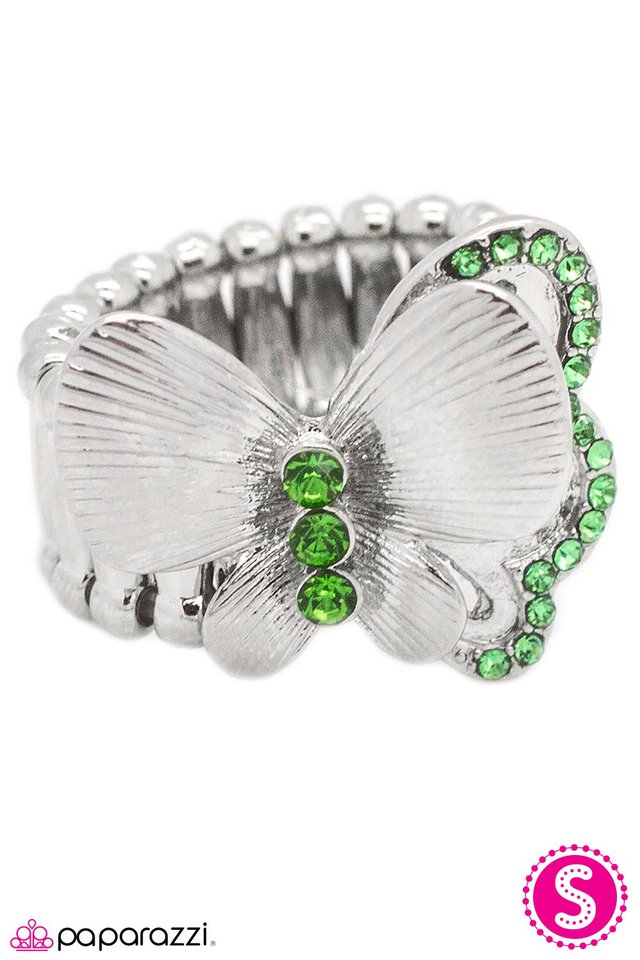Paparazzi ♥ You Give Me Butterflies - Green ♥ Ring