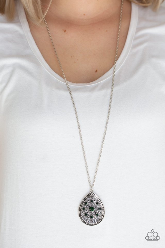 Paparazzi ♥ I Am Queen - Green ♥ Necklace