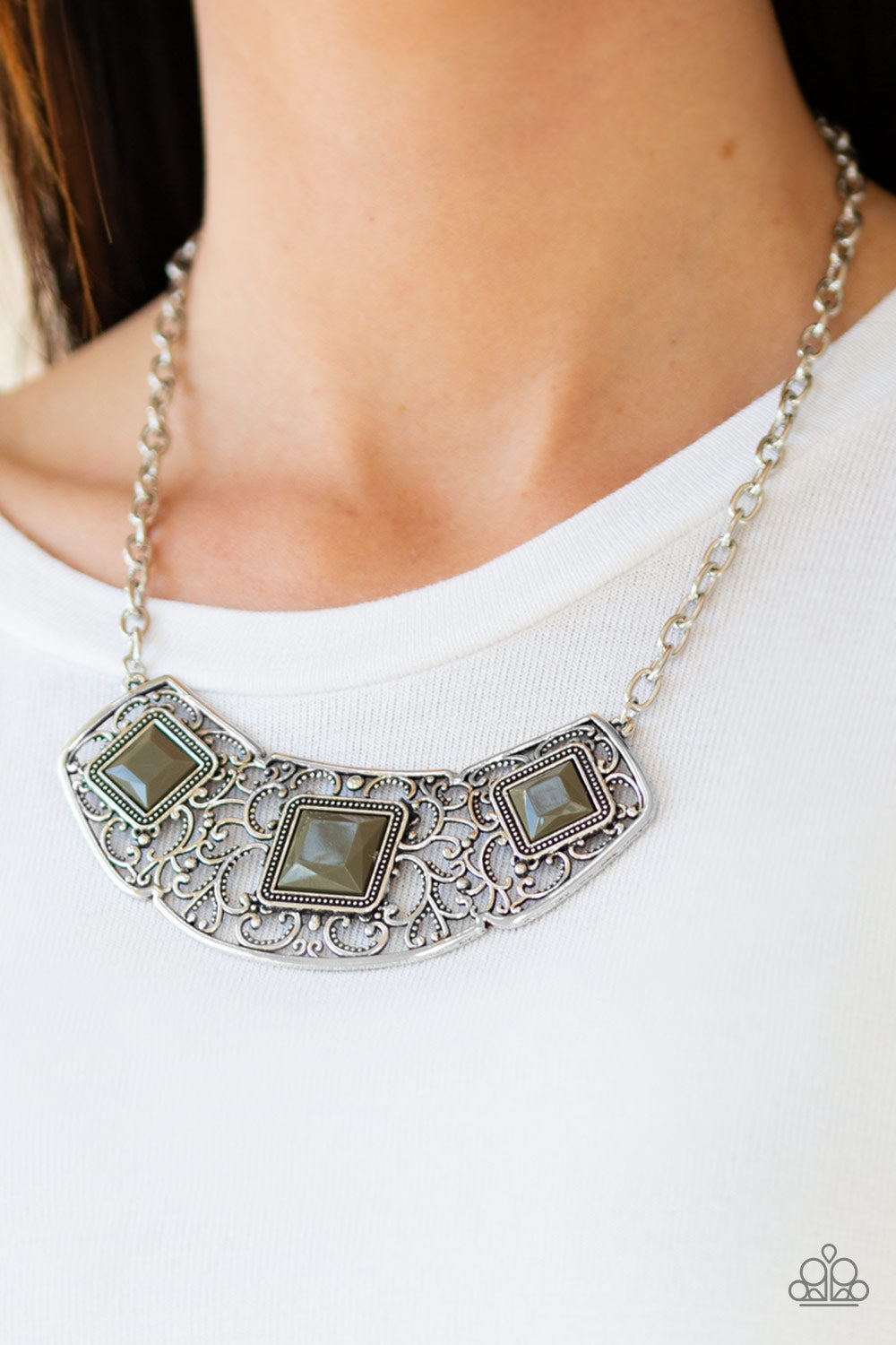 Paparazzi ♥ Feeling Inde-PENDANT - Green ♥  Necklace