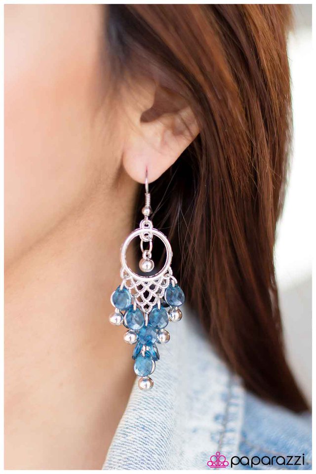 daydreaming--blue-earring-p5wh-blxx-006xx