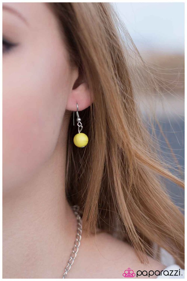 Paparazzi ♥ Pebble For Your Thoughts? - Yellow ♥ Necklace