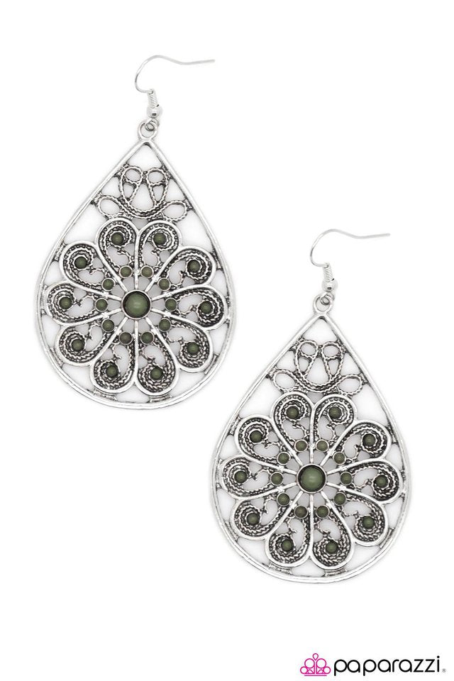 Paparazzi ♥ Twists and Turns - Green ♥ Earrings